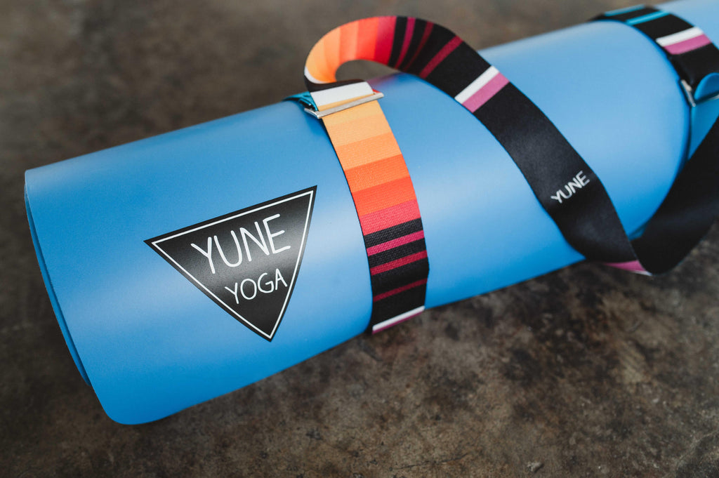 Blue patterned Horatio yoga stretching strap made of organic cotton with polished metal D-ring buckles. — view 3